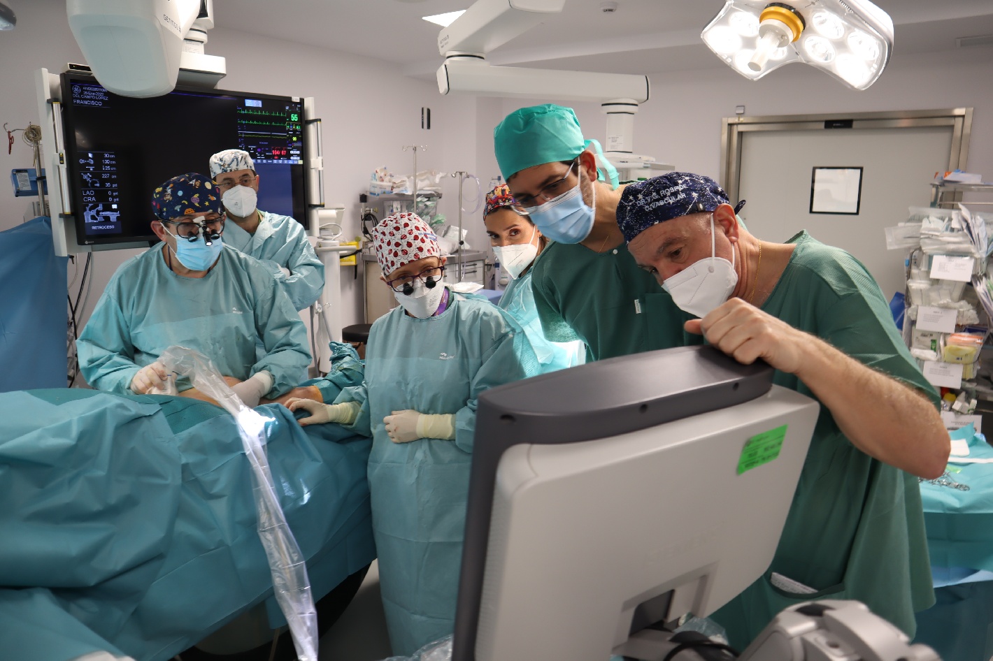 Cirujanos vasculares de Andalucía aplican de forma pionera una terapia basada en la personalización de venas de paciente fallecido mediante ingeniería tisular para tratar la insuficiencia venosa profunda